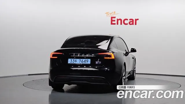 Tesla Model 3 — Фото автомобиля 4