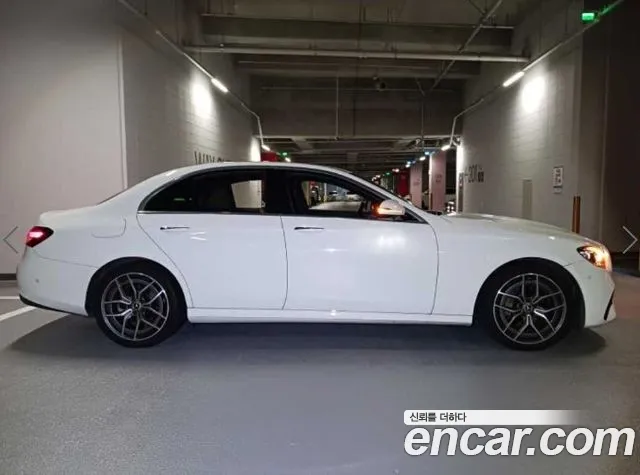 Mercedes-Benz E-Class — Фото автомобиля 4