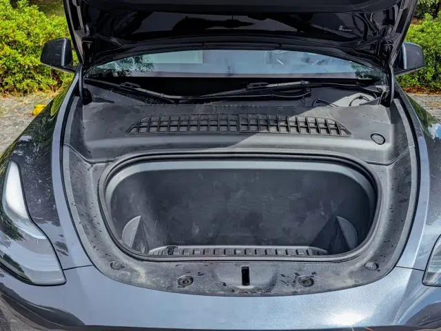 Tesla Model Y — Фото автомобиля 4