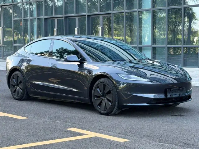 Tesla Model 3 — Фото автомобиля 3