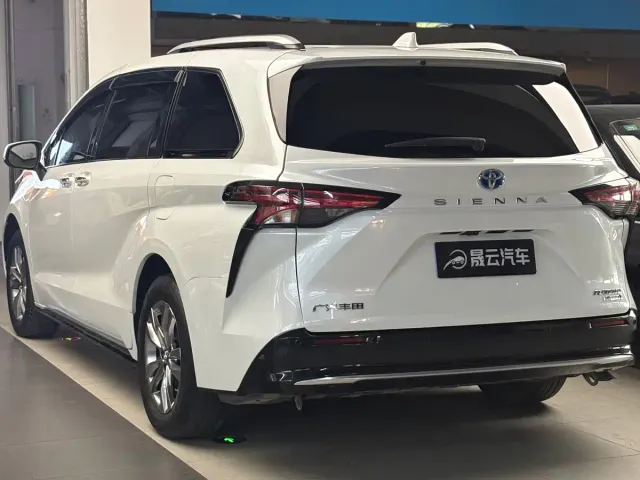 Toyota Sienna — Фото автомобиля 9