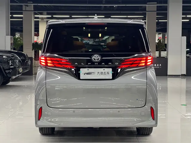 Toyota Alphard — Фото автомобиля 5