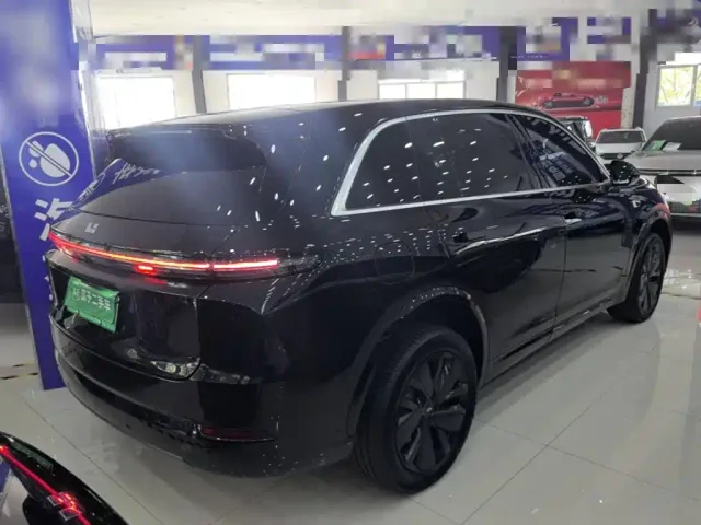 Li Auto L7 — Фото автомобиля 6