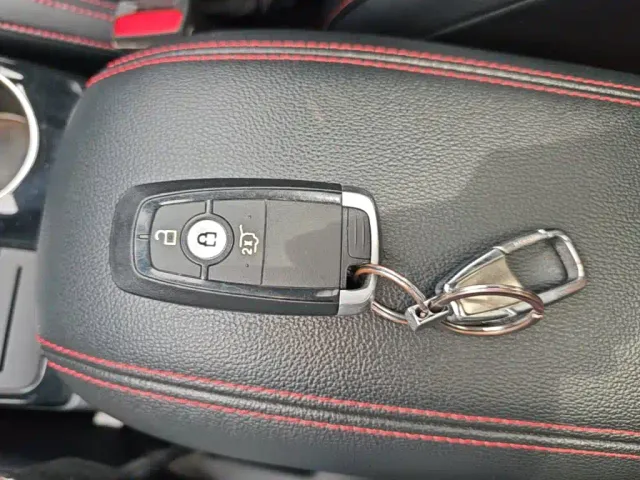 Ford Escape — Фото автомобиля 8