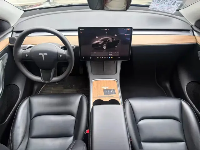 Tesla Model Y — Фото автомобиля 5