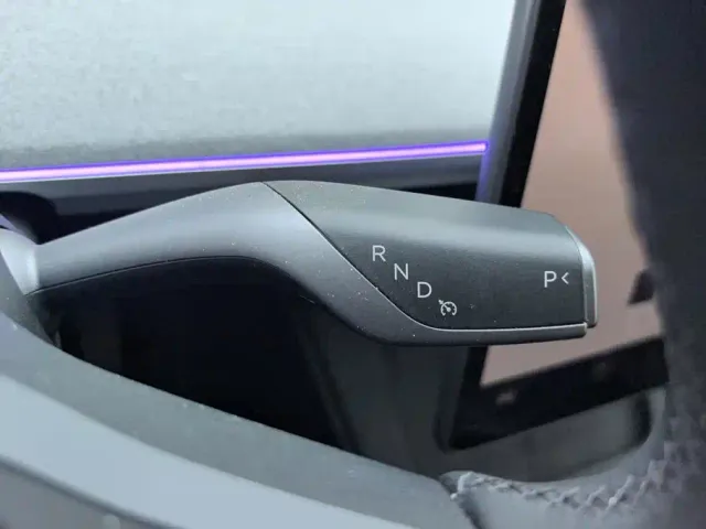Tesla Model Y — Фото автомобиля 16
