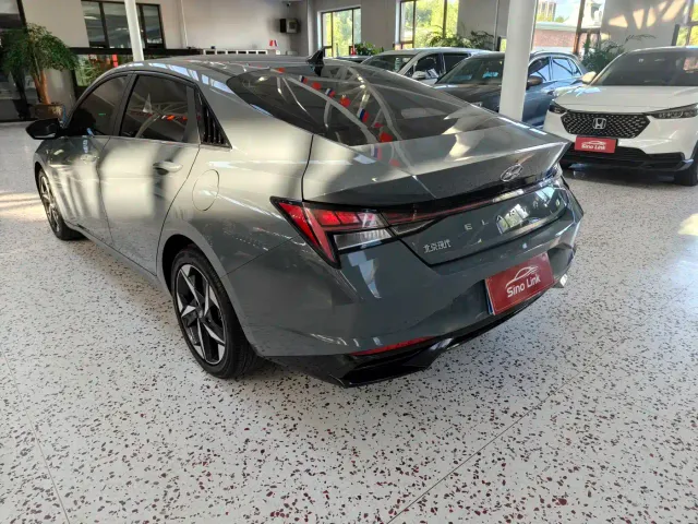 Hyundai Elantra — Фото автомобиля 21
