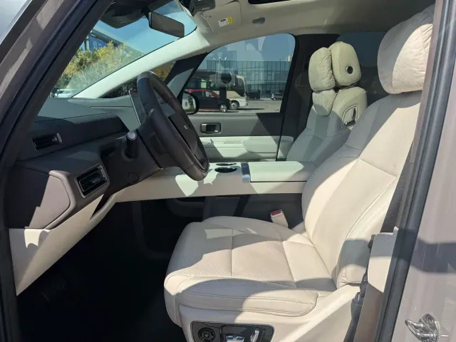 Li Auto MEGA — Фото автомобиля 5