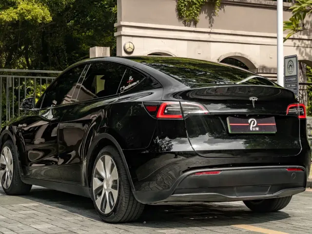 Tesla Model Y — Фото автомобиля 4