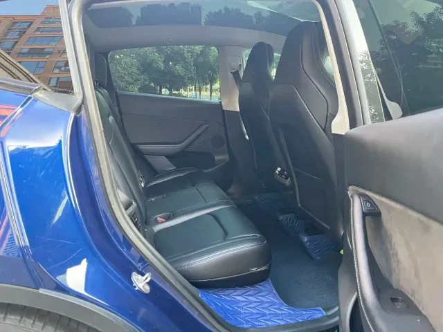 Tesla Model Y — Фото автомобиля 12