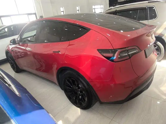 Tesla Model Y — Фото автомобиля 4