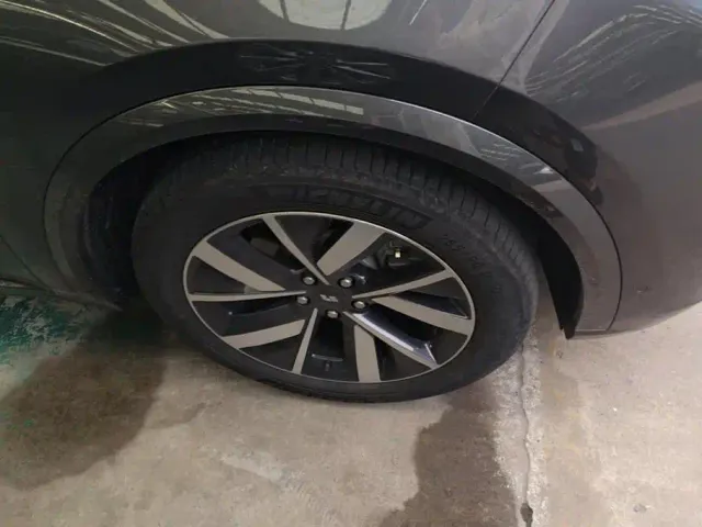 Li Auto L8 — Фото автомобиля 6