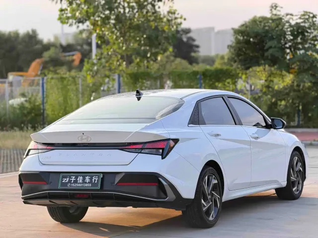 Hyundai Elantra — Фото автомобиля 6