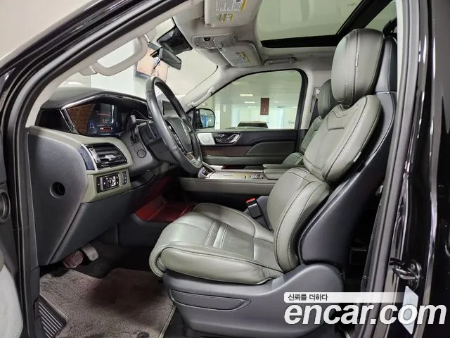 Lincoln Navigator — Фото автомобиля 10