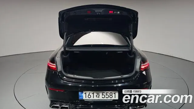 Mercedes-Benz E-Class — Фото автомобиля 4