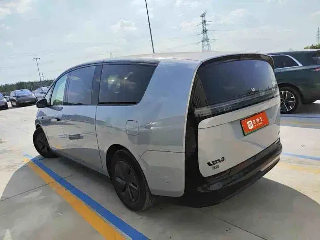 Li Auto MEGA — Фото автомобиля 3