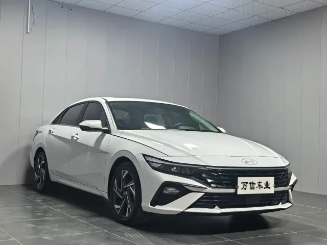 Hyundai Elantra — Фото автомобиля 3
