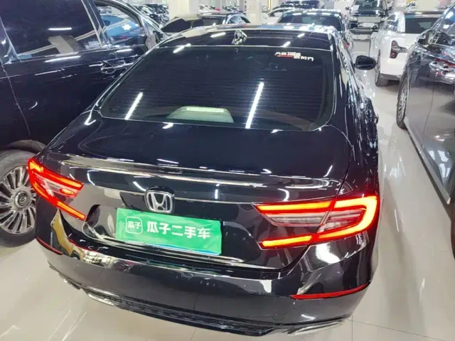 Honda Accord — Фото автомобиля 5