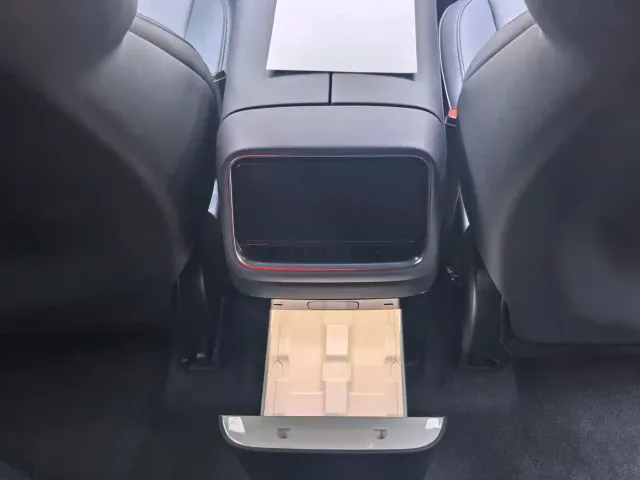 Xiaomi YU7 — Фото автомобиля 14