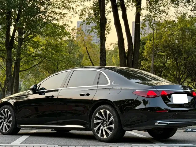 Mercedes-Benz E-Class — Фото автомобиля 9