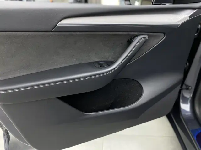 Tesla Model Y — Фото автомобиля 16