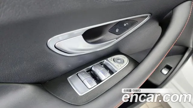 Mercedes-Benz E-Class — Фото автомобиля 25