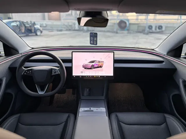 Tesla Model 3 — Фото автомобиля 5