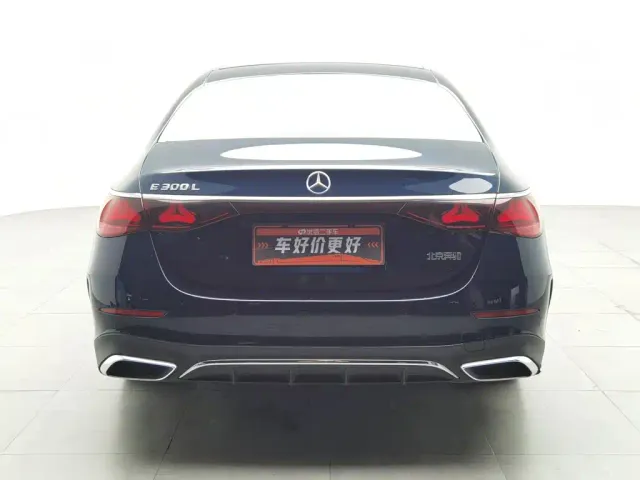 Mercedes-Benz E-Class — Фото автомобиля 4