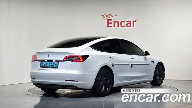 Tesla Model 3 — Фото автомобиля 2