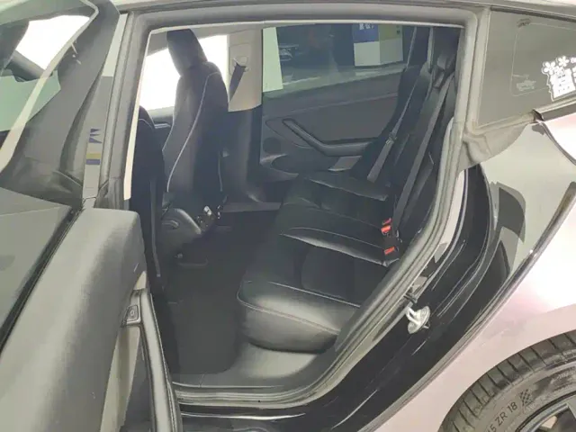 Tesla Model 3 — Фото автомобиля 11