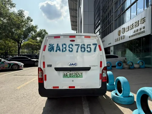 JAC Motors Blue Cat — Фото автомобиля 5