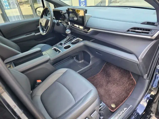 Toyota Sienna — Фото автомобиля 17