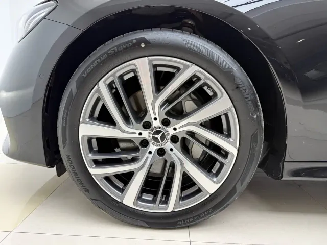 Mercedes-Benz E-Class — Фото автомобиля 21