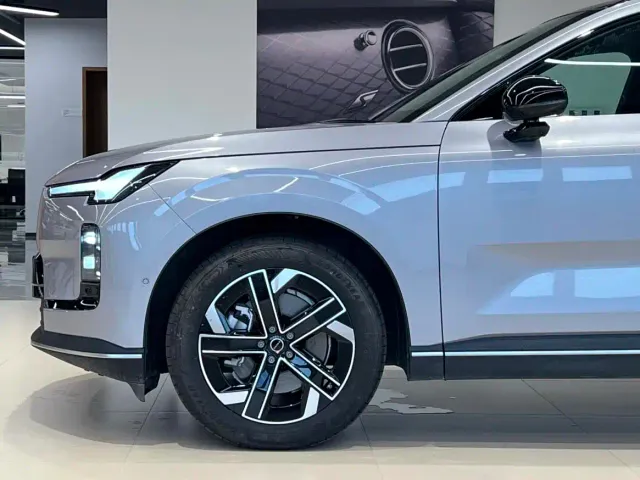 Volvo XC70 Plug-in Hybrid — Фото автомобиля 4