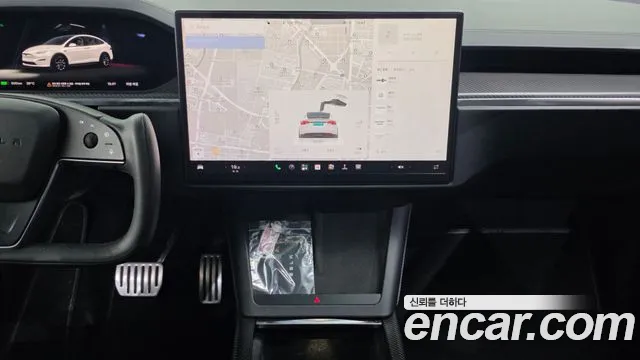 Tesla Model X — Фото автомобиля 14