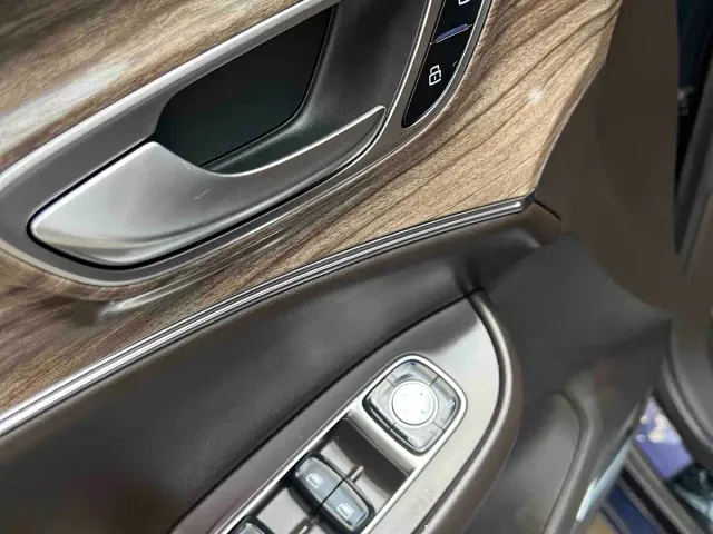 Roewe iMAX8 — Фото автомобиля 19