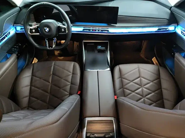 BMW 7 Series — Фото автомобиля 13