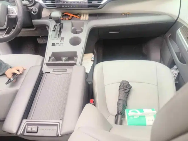 Toyota Granvia — Фото автомобиля 11