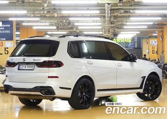 BMW X7 M60i xDrive M Sport 6 мест — Фото автомобиля 2