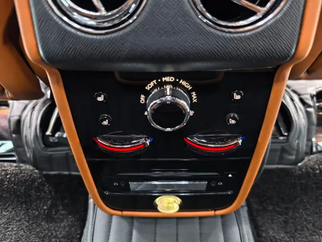 Rolls-Royce Cullinan — Фото автомобиля 15