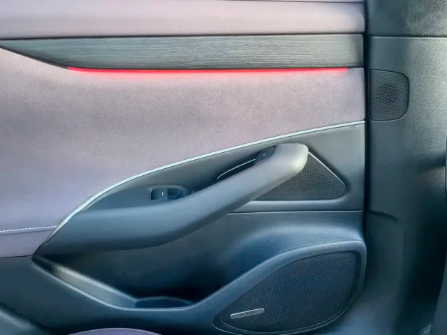 Xiaomi SU7 — Фото автомобиля 13