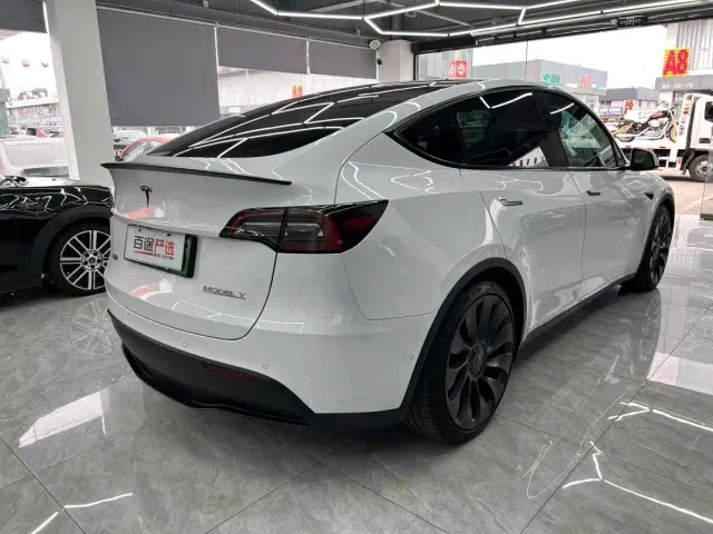 Tesla Model Y — Фото автомобиля 5