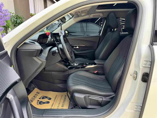 Peugeot 2008 — Фото автомобиля 10