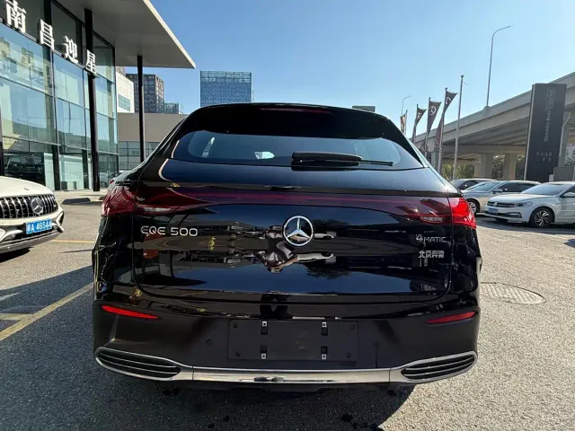 Mercedes-Benz EQE SUV — Фото автомобиля 7