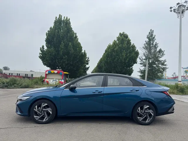 Hyundai Elantra — Фото автомобиля 5