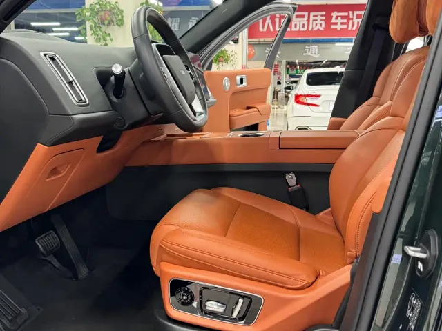 Li Auto L7 — Фото автомобиля 9