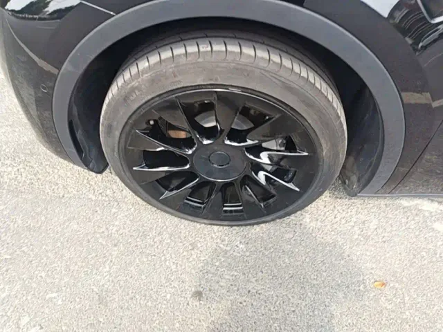 Tesla Model Y — Фото автомобиля 22