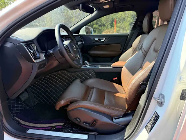 Volvo S60 — Фото автомобиля 4