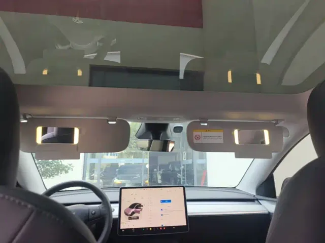 Tesla Model Y — Фото автомобиля 17