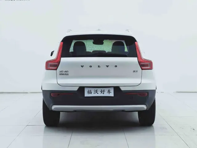 Volvo XC40 — Фото автомобиля 5